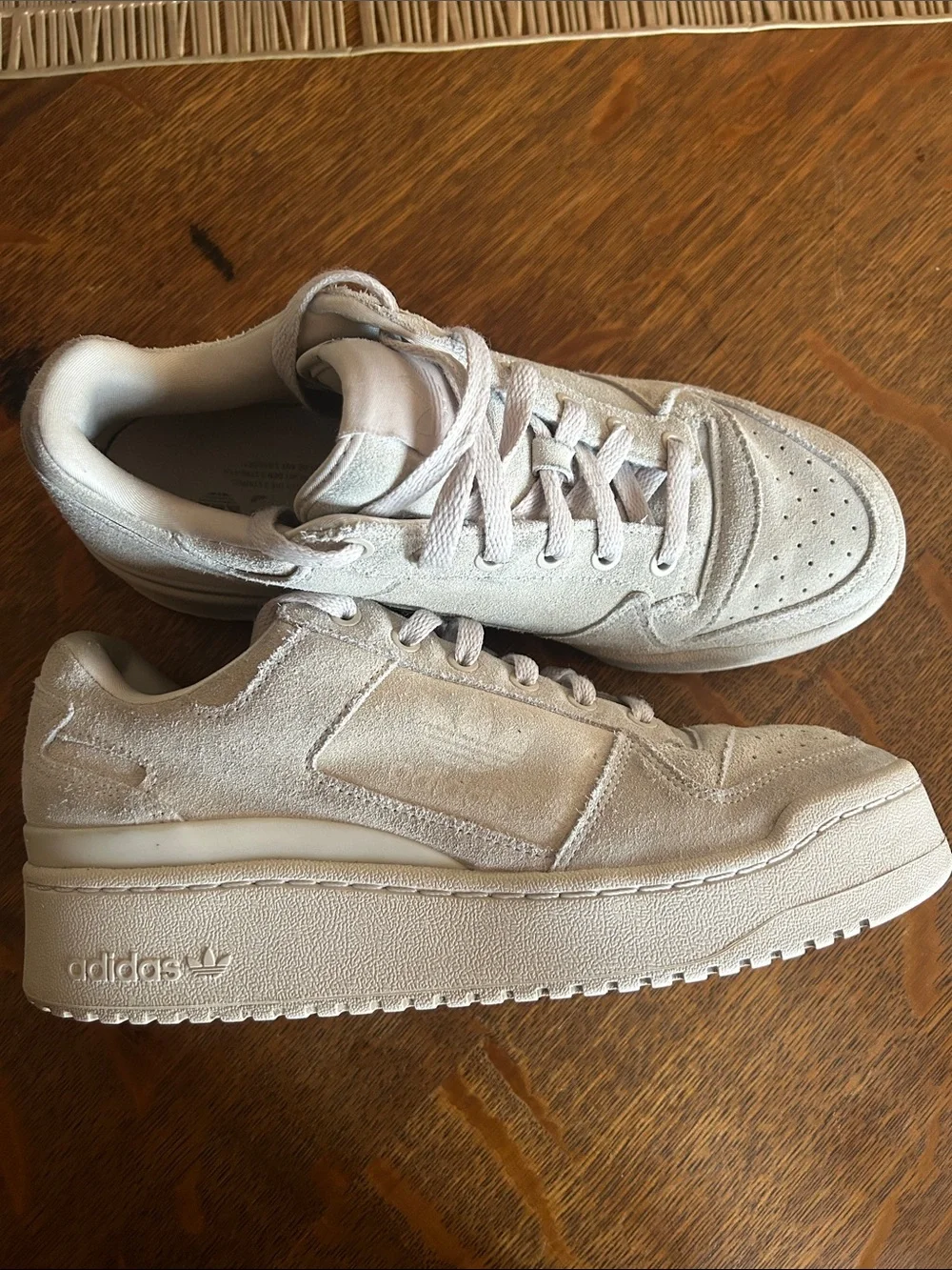 adidas Light Beige Green Low-Top Thick Sole Sneakers Women’s 9.5